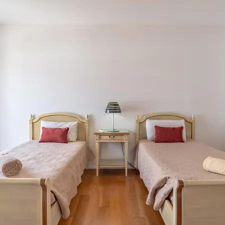 Star With Private Heated Pool In Willa Funchal (Madeira)