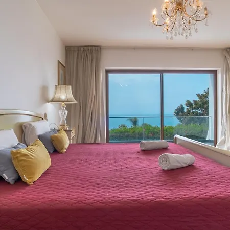Star With Private Heated Pool In Willa Funchal (Madeira)