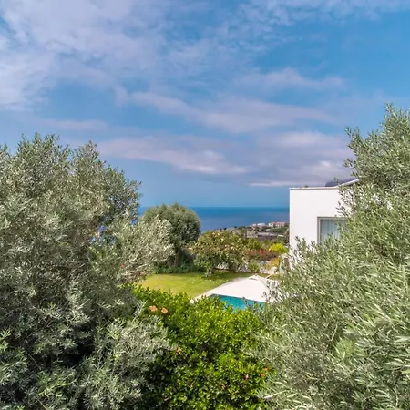 Star With Private Heated Pool In Willa Funchal (Madeira)